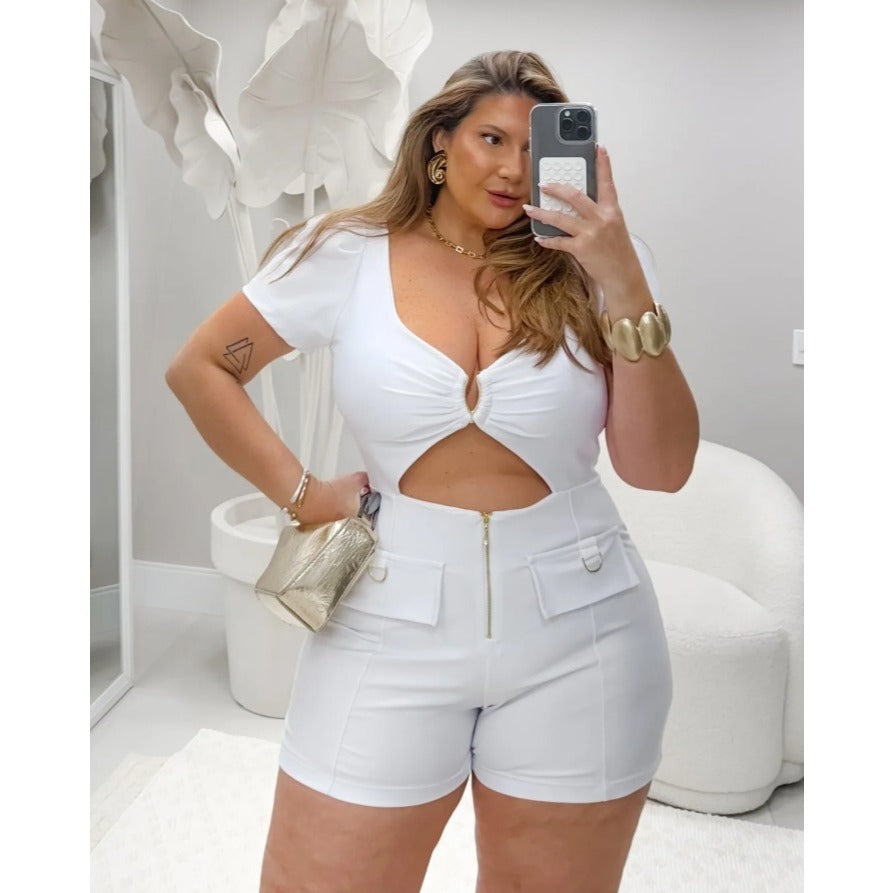 Macaquinho Decote Plus Size